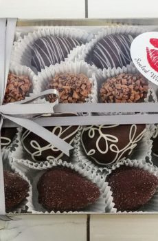 Sealed With a Kiss Box of Sixteen (16) Chocolate Dipped Strawberries
